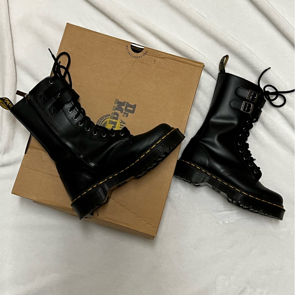 Caspian Alt. Dr. Martens Boots
